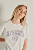 Camiseta manga corta unicolor con texto college de Santa Mónica