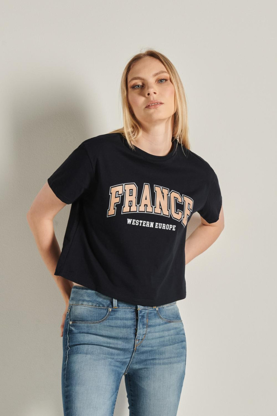 Camiseta unicolor crop top con diseño college de France en frente