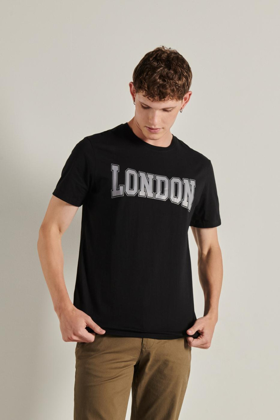 Camiseta unicolor manga corta con diseño college de London