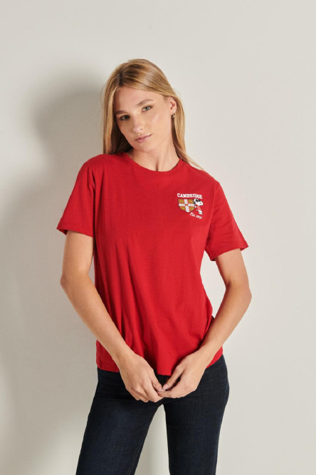 Camiseta roja oscura con manga corta y diseño college de Snoopy & Cambridge