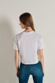 Camiseta blanca crop top con manga corta y diseño de Stitch