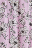 Vestido lila claro corto con manga sisa, tiras delgadas y diseños de flores
