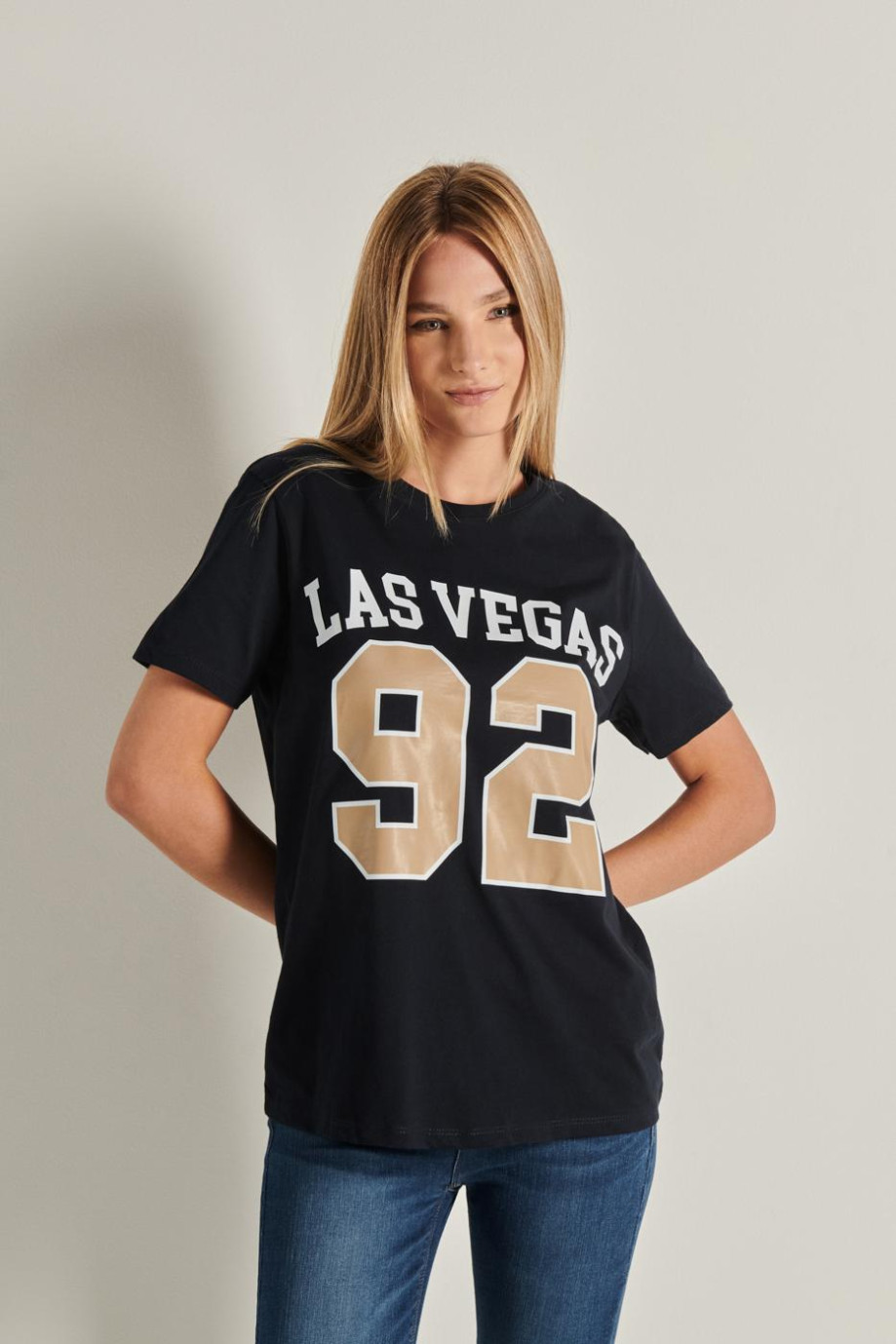 Camiseta manga corta unicolor con diseño college de Las Vegas