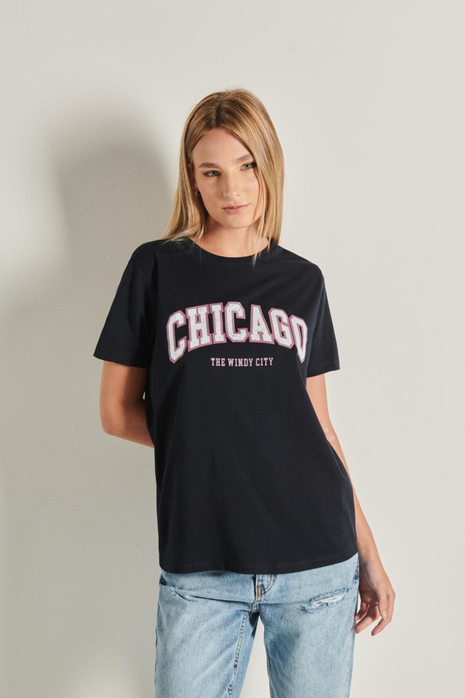 Camiseta unicolor con diseño college de Chicago y manga corta