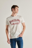 camiseta-manga-corta-unicolor-con-estampado-en-frente-estilo-college