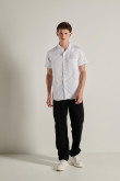 Camisa manga corta blanca con bolsillo y cuello sport