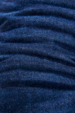 Bermuda slim azul intensa en jean con deshilado en bordes y tiro bajo