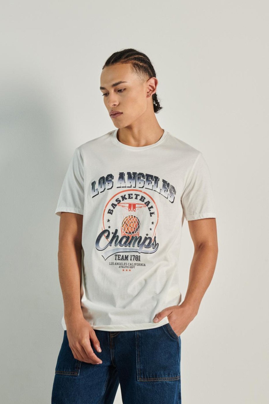 Camiseta manga corta unicolor con arte college de baloncesto
