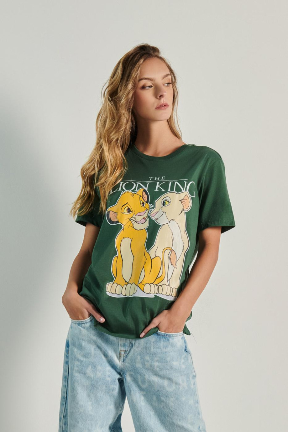Camiseta unicolor en algodón con manga corta y diseño del Rey León
