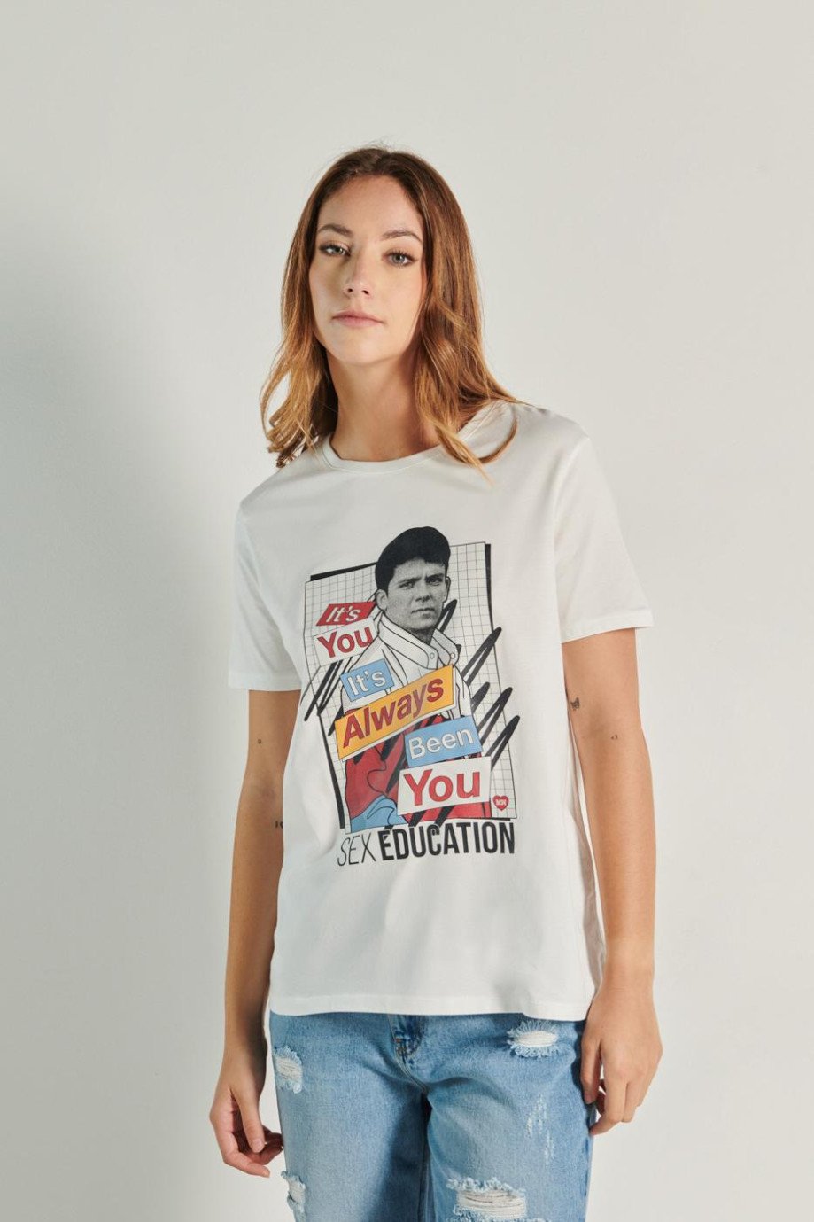 Camiseta unicolor con diseño de Sex Education y cuello redondo