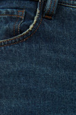 Jean azul intenso skinny con botón en la pretina y tiro bajo