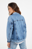 Chaqueta de jean oversize azul clara con bolsillos y perlas decorativas