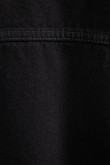 Chaqueta de jean corta negra con corte navaja y bolsillos en frente