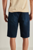 Bermuda azul intensa slim en jean con trabillas en cintura y tiro bajo