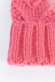 Gorro tejido rosado intenso con texturas y marquilla decorativa