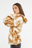 Buzo crema claro oversize con efecto tie dye, capota y texto estampado