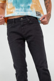 Jean negro tipo slim con botón en la cintura y 5 bolsillos