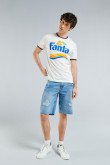 Camiseta crema clara con contrastes, manga corta y diseño de Fanta