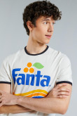 Camiseta crema clara con contrastes, manga corta y diseño de Fanta