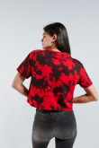 Camiseta crop top roja intensa tie dye con diseño de Coca-Cola
