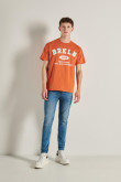 Camiseta naranja manga corta y diseño college de Brooklyn