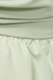 Blusa verde medio escotada manga sisa con golas en hombros