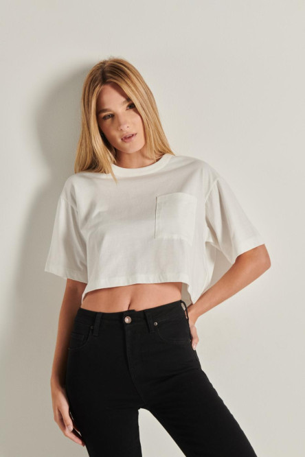 Camiseta crop top oversize unicolor con bolsillo