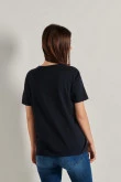 Camiseta azul intensa con cuello redondo y diseño college de New York