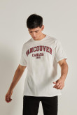 camiseta-unicolor-oversize-con-diseno-college-en-frente-y-manga-corta