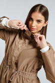 Chaqueta parka unicolor con charreteras y cuello alto