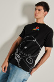 Camiseta negra cuello redondo y arte de PlayStation