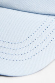 Cachucha azul clara beisbolera con texto blanco bordado