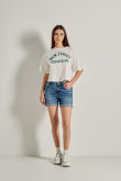 Camiseta unicolor crop top en algodón oversize con diseño college