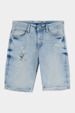 Bermuda azul clara en jean slim con rotos delanteros y 5 bolsillos