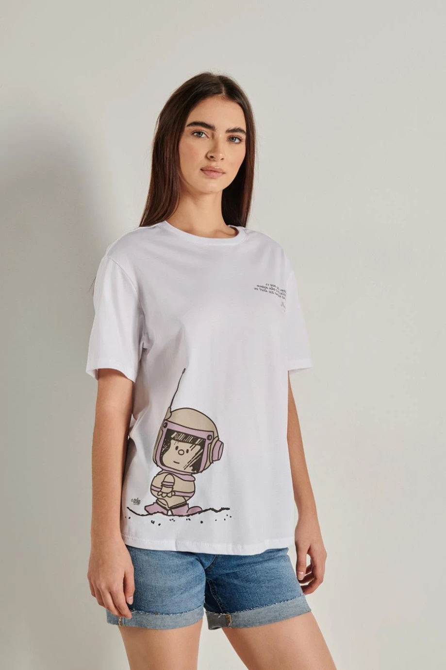 Camiseta oversize manga corta blanca con diseño de Mafalda