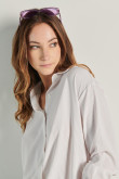 Blusa lila clara oversize a rayas con manga larga y botones