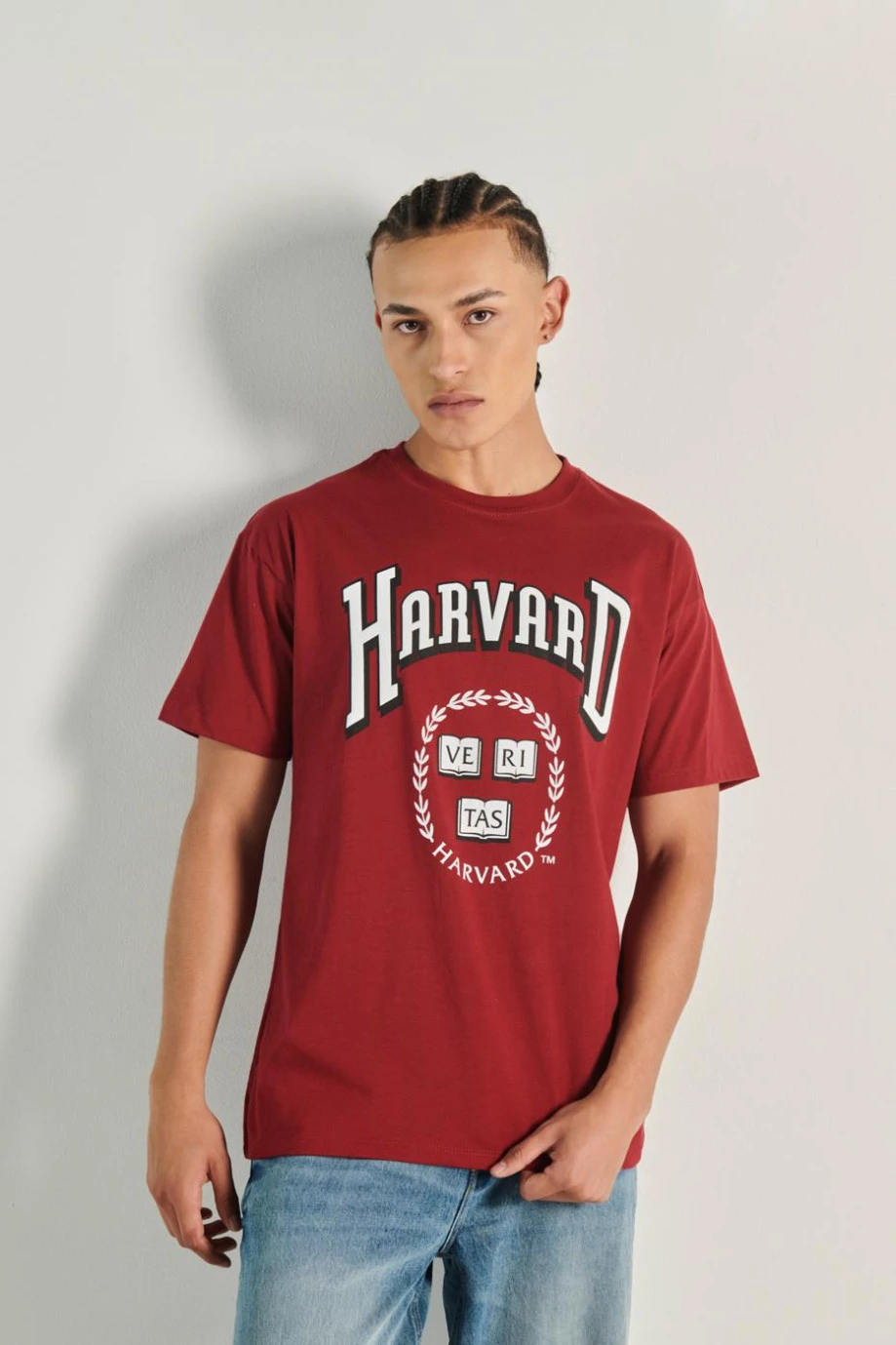 Camiseta roja oscura oversize con diseño college de Harvard