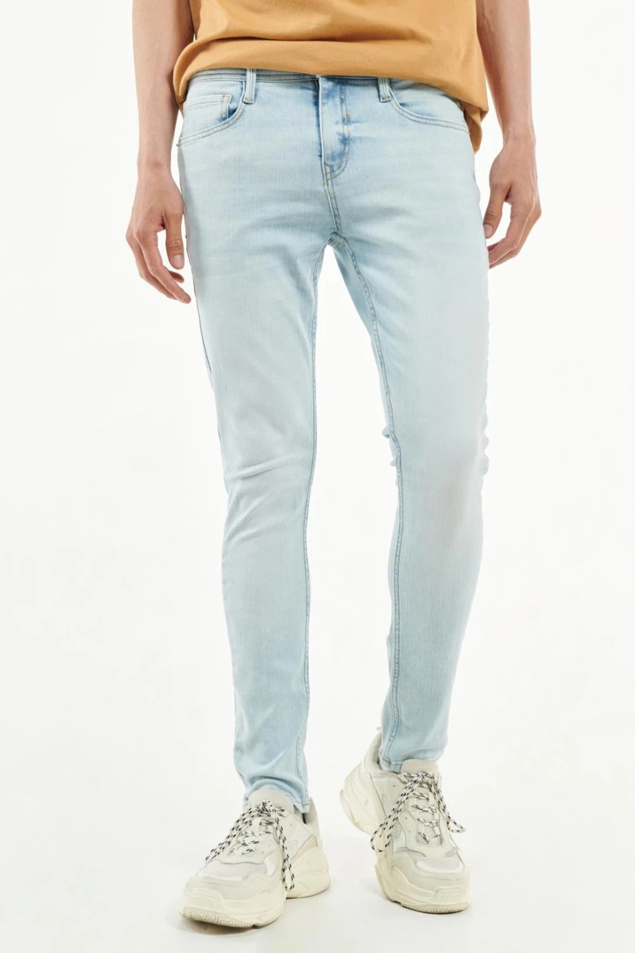 Jean súper skinny azul claro con ajuste ceñido y bolsillos