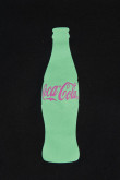 Camiseta crop top negra con diseños de Coca-Cola localizados