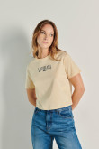 camiseta-para-mujer-manga-corta-crop-top-cuello-redondo-estampada-en-frente-estilo-college