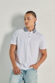 camiseta-unicolor-tipo-polo-con-cuello-en-contraste-y-manga-corta