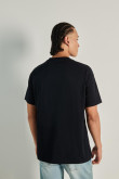 Camiseta azul intensa cuello redondo y diseño de Mandalorian