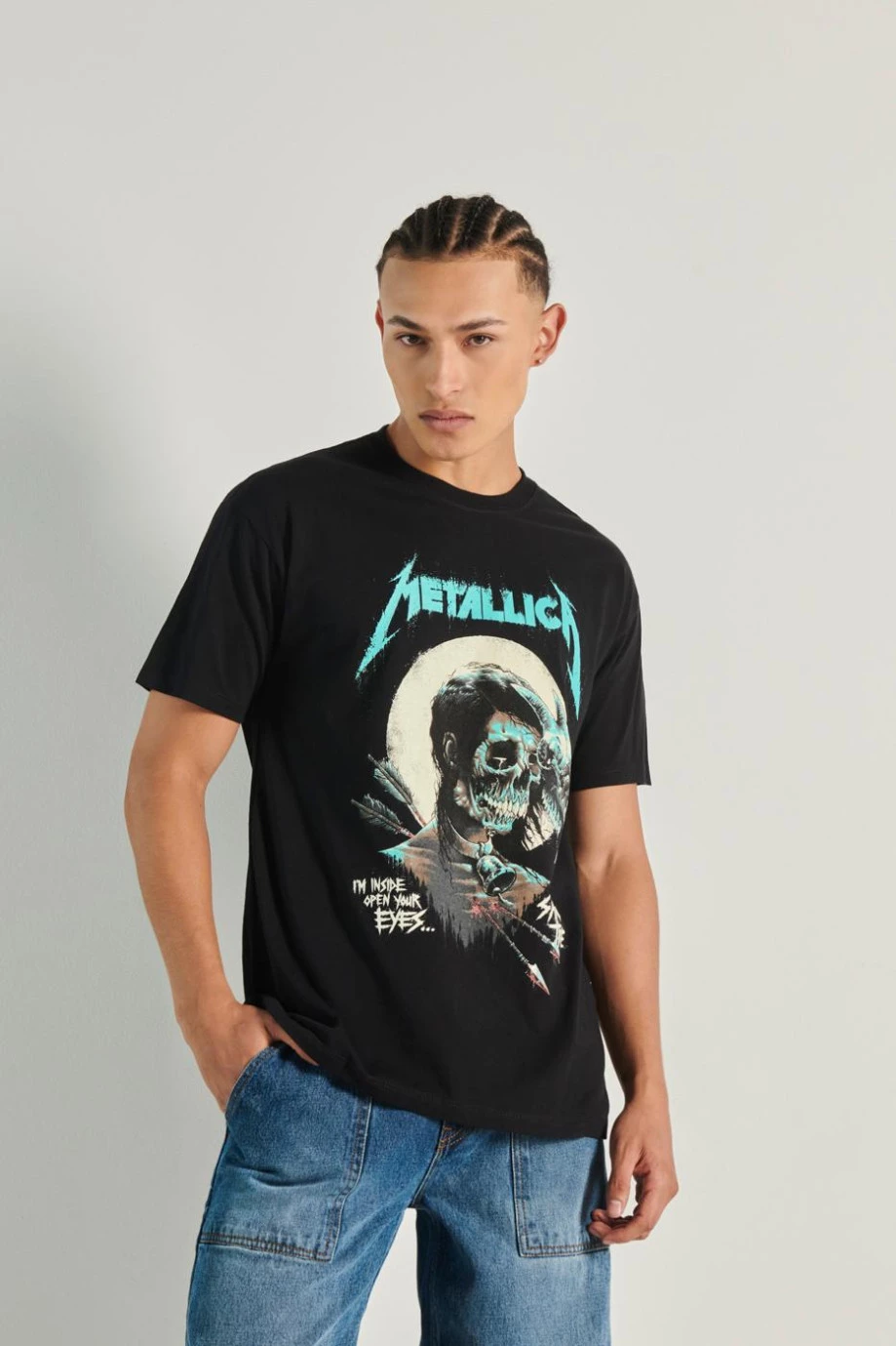 Camiseta negra oversize con arte de Metallica y manga corta