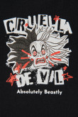 Camiseta negra crop top con arte de Cruella de Vil en frente
