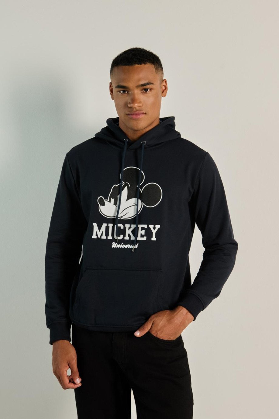 Buzo con capota azul con diseño de Mickey y bolsillo