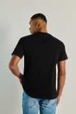 Camiseta cuello redondo negra con diseño de Hora de Aventura