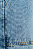 Jean carpintero azul claro con tiro medio y bota ancha