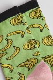 Medias largas verdes con diseños de bananas amarillas