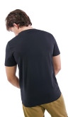 Camiseta negra con estampado delantero y cuello redondo
