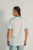 Camiseta crema manga corta con contrastes y diseño de Sprite